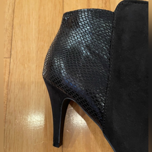 Express Ankle Boots - Picture 4 of 10
